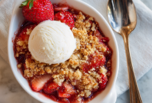 Homemade Strawberry Rhubarb Crisp – A Sweet and Tangy Dessert That Feels Like Home