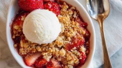 Homemade Strawberry Rhubarb Crisp – A Sweet and Tangy Dessert That Feels Like Home