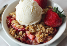 Old-Fashioned Strawberry Rhubarb Crisp: A Sweet and Tangy Slice of Home