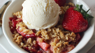 Old-Fashioned Strawberry Rhubarb Crisp: A Sweet and Tangy Slice of Home