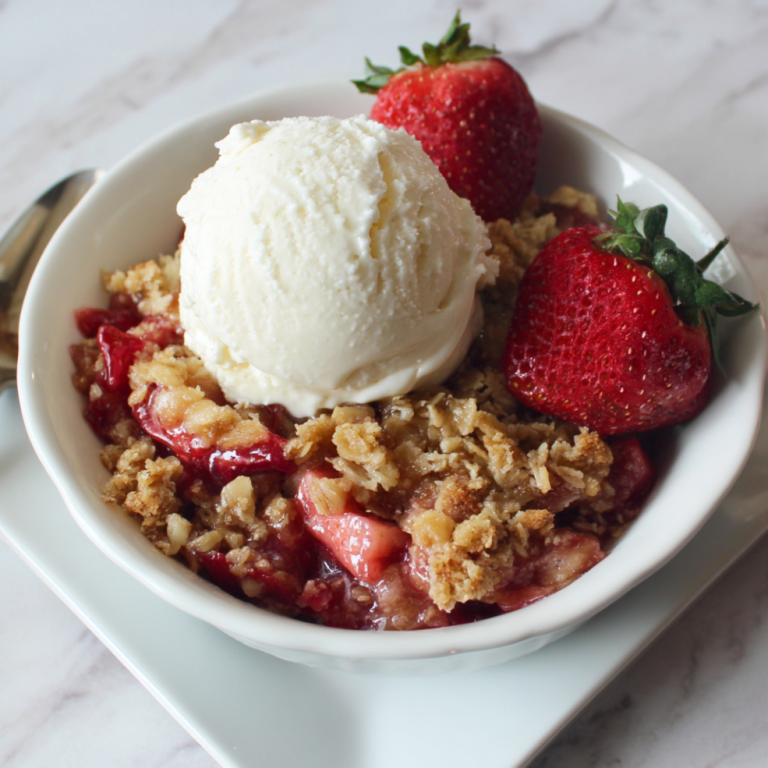 Old-Fashioned Strawberry Rhubarb Crisp: A Sweet and Tangy Slice of Home