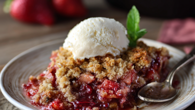 Strawberry Rhubarb Crisp with Crumble Topping