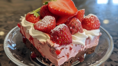 No-Bake Strawberry Dessert: Quick and Creamy Treat