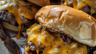 Juicy Cheeseburger Sliders Recipe with Flavorful Patties